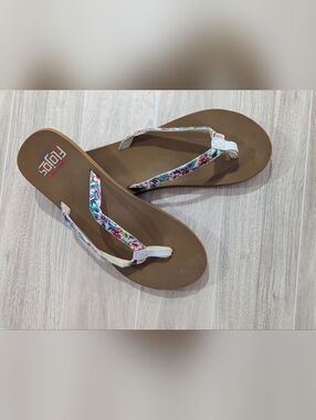 Flojos White Multi Floral Womens Floral Flip Flops Sandals Size 8